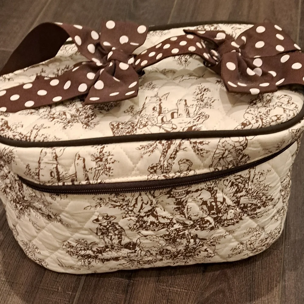 Belvah Cosmetic Bag Quilted Toille Bowed Handle